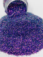 Load image into Gallery viewer, Man O&#39;War - Coarse Color Shift Glitter