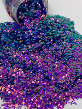 Load image into Gallery viewer, Man O&#39;War - Chunky Color Shift Glitter